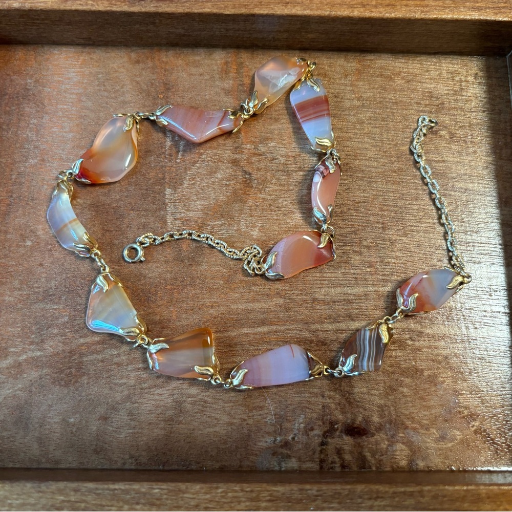 Elegant Gold and Brown Agate Necklace